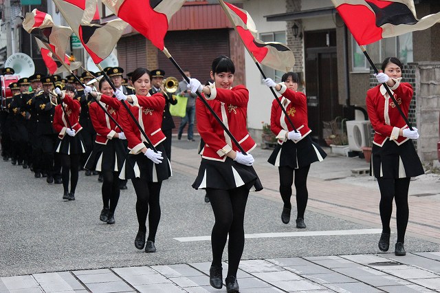 県警音楽隊がみすゞ通りでパレード 仙崎公民館のブログ